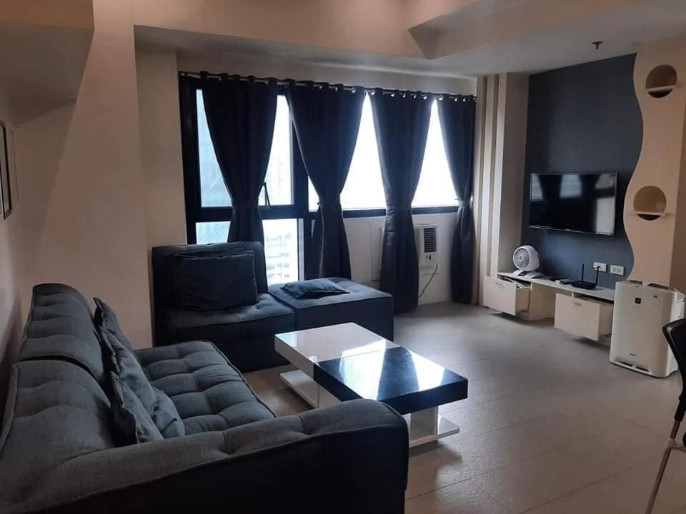 Spacious 2 Bedroom Unit With Pool 마닐라 외부 사진
