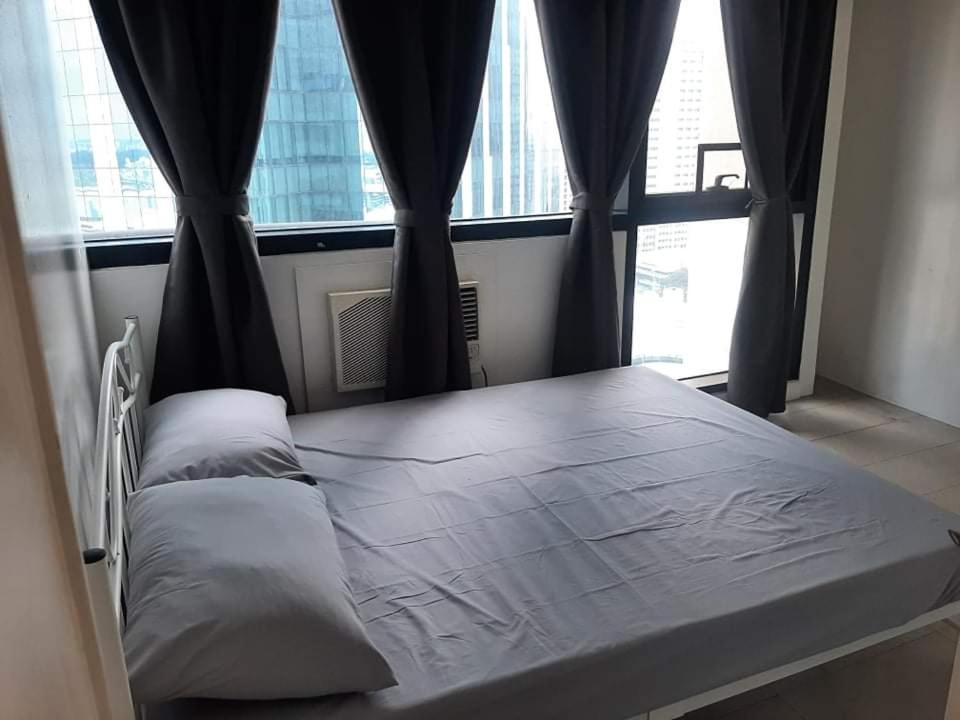 Spacious 2 Bedroom Unit With Pool 마닐라 외부 사진