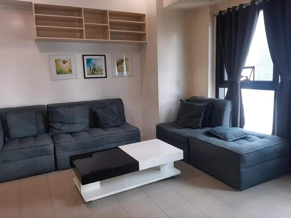 Spacious 2 Bedroom Unit With Pool 마닐라 외부 사진