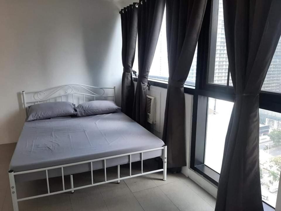 Spacious 2 Bedroom Unit With Pool 마닐라 외부 사진